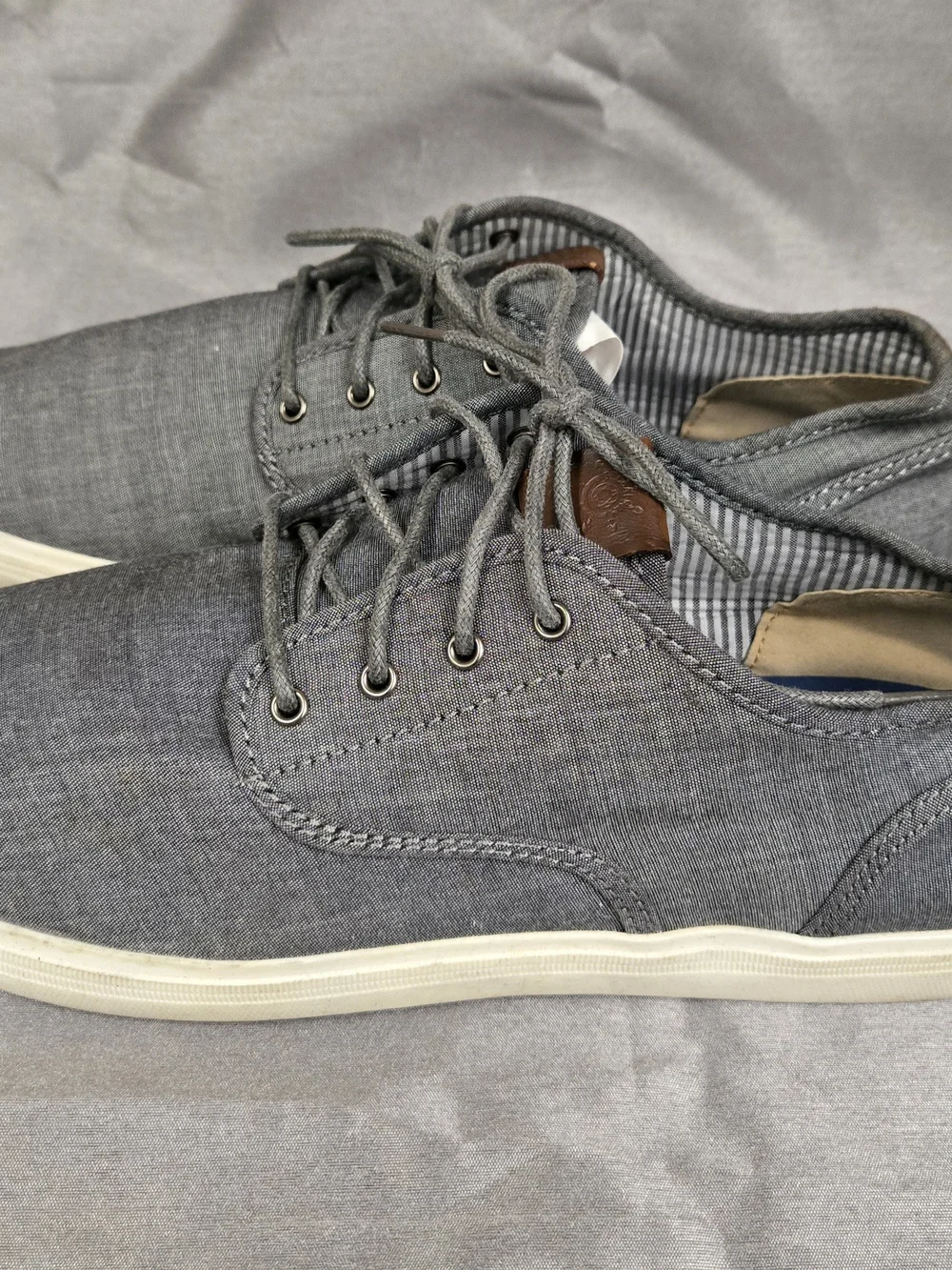 Men's Casual Lace-Up Canvas Sneakers in Gray
